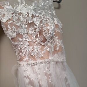 Wedding dress for sale (NEW!)